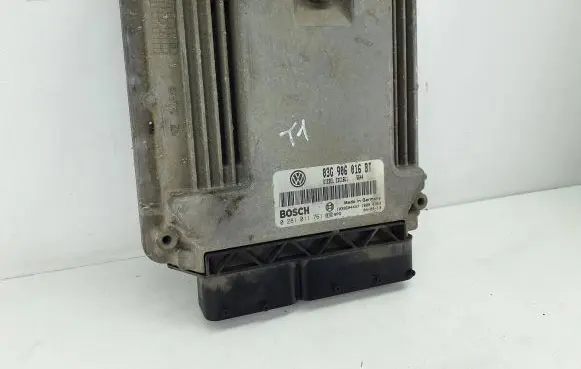 Volkswagen Touran I Engine control unit/module 03G906016BT 1039S04447 0281011761