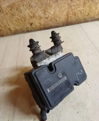 Skoda Octavia Mk2 (1Z) ABS Pump 1K0907379P 10097003153 00009496E5