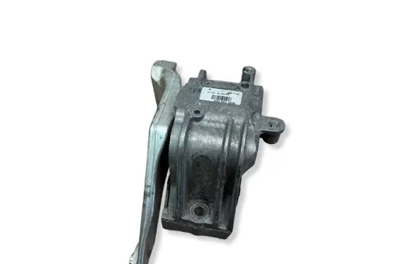 Audi Q3 8U Engine mount bracket 8U0199262