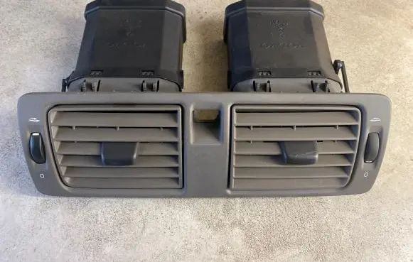 Volvo S40 Dash center air vent grill Y01144