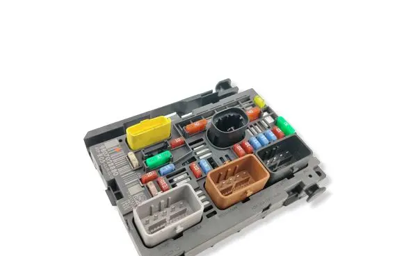 Citroen Berlingo Fuse module 9807028880