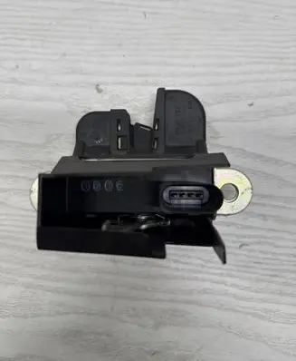 Volkswagen Golf V Tailgate/trunk/boot lock/catch/latch 3C9827645A