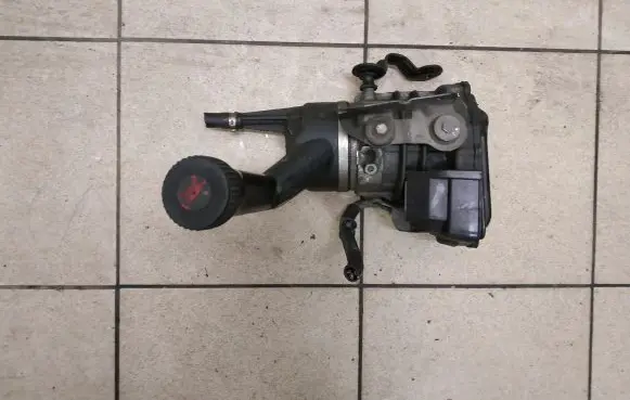 Citroen C4 I Picasso Power steering pump 9681965580