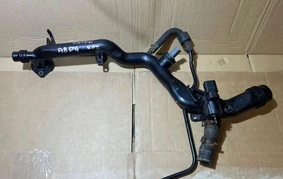 Audi A8 S8 D4 4H Engine coolant pipe/hose