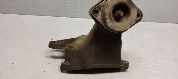 Volkswagen PASSAT B5 Engine mounting bracket 8D0399114S
