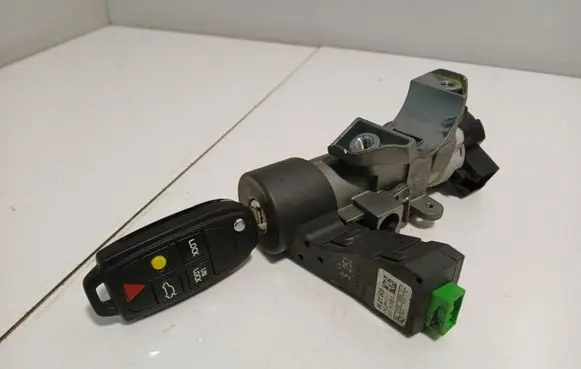 Volvo XC90 Ignition lock 8626324