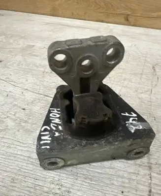 Honda Civic Engine mount bracket