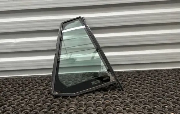 BMW 5 G30 G31 G38 Rear vent window glass 7387460