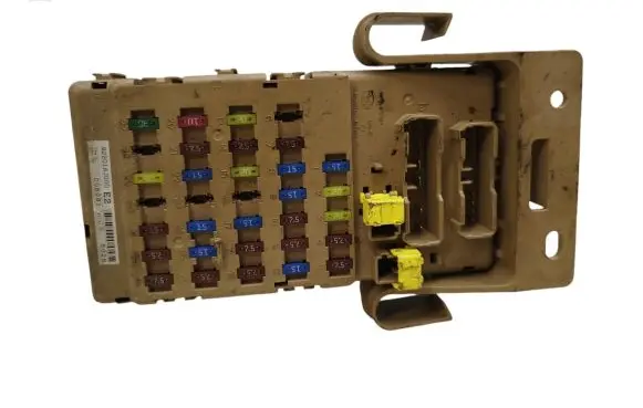Subaru Outback Fuse module 82201AJ000 JB200500N