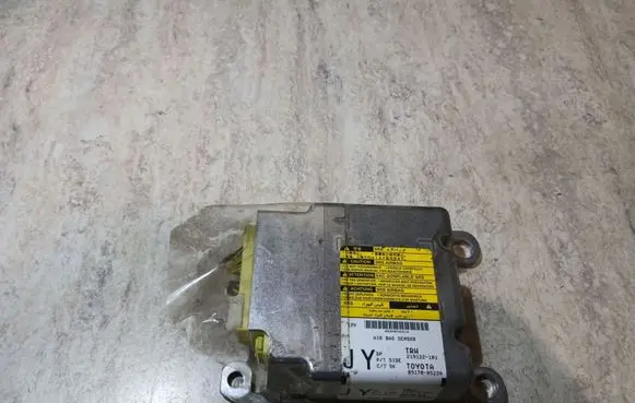 Toyota Avensis T270 Airbag control unit/module 8917005230