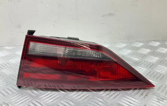 Tailgate rear/tail lights