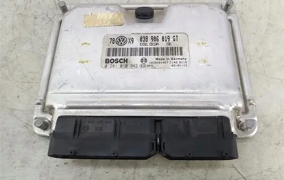 Volkswagen PASSAT B5.5 Engine control unit/module 038906019GT