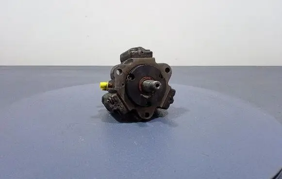 Opel Omega B2 Fuel injection high pressure pump