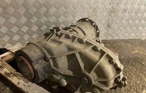 Gearbox transfer box case
