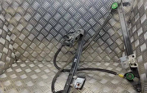 Rear door manual window regulator