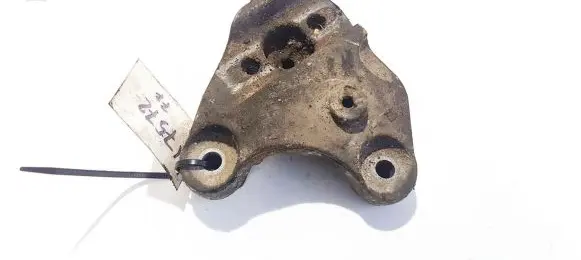 Peugeot 1007 Engine mounting bracket