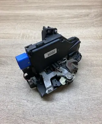 Volkswagen Phaeton Front door lock 3D1837015