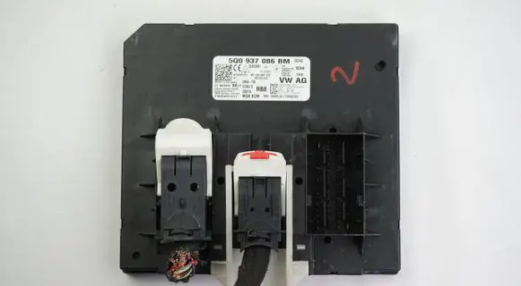 Volkswagen PASSAT B8 Central body control module 5Q0937086BM