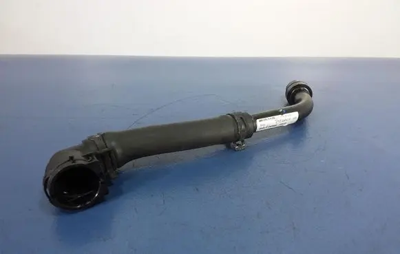 Mercedes-Benz CLA C117 X117 W117 Engine coolant pipe/hose A1332000052
