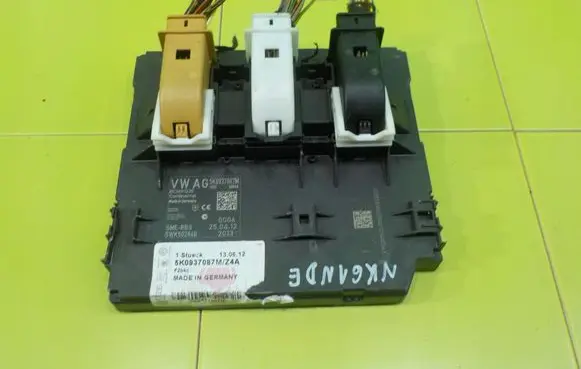 Volkswagen Scirocco Central body control module 5K09370878M ZP26