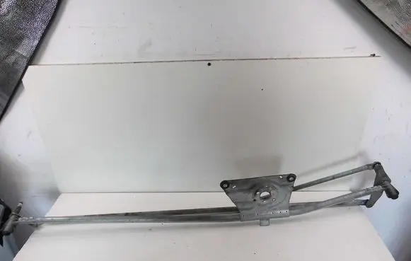 Front wiper linkage