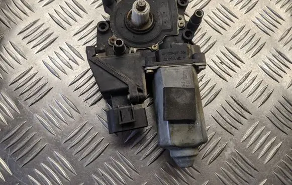 Audi A8 S8 D2 4D Rear door window regulator motor 4D0959801H
