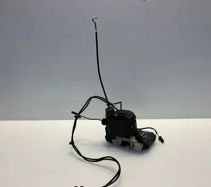 Mercedes-Benz E W211 Front door lock A2117200335 2117200335