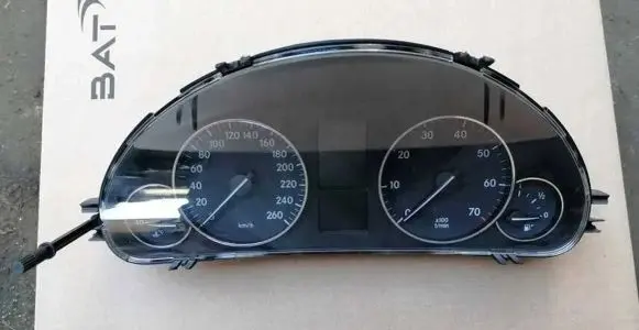 Mercedes-Benz C W203 Speedometer (instrument cluster) A2035404448