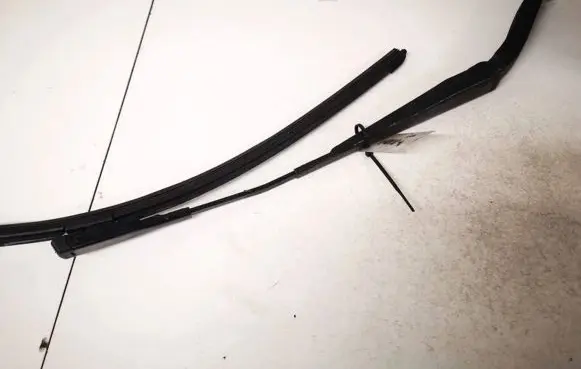 Mercedes-Benz ML W164 Front wiper blade arm a1648201440