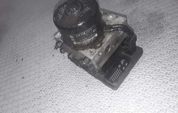Volkswagen Golf IV ABS Pump 1J0907379G 1J0614117C