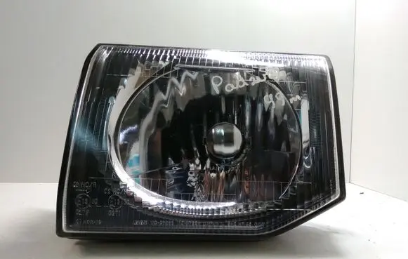 Mitsubishi Pajero Headlight/headlamp 11087233