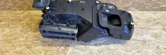 Chrysler Grand Voyager IV Interior heater climate box assembly P05005113AH 27168035924GC 04885712AA