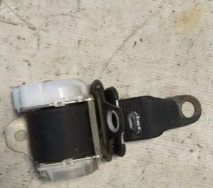 Toyota Aygo AB10 Rear seatbelt