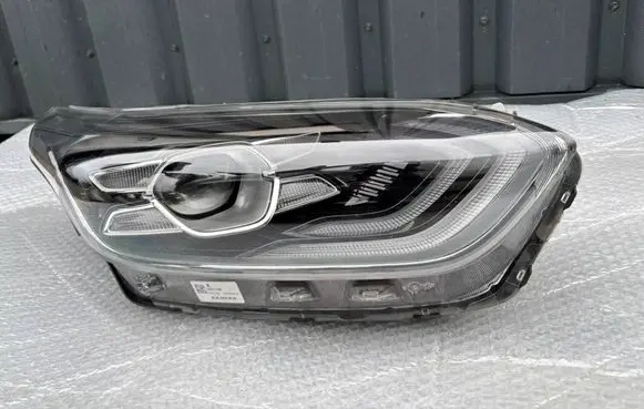 KIA Ceed Headlight/headlamp 92102J7100