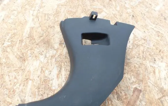 Foot area side trim