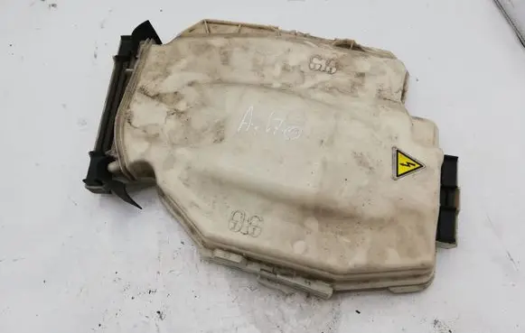 BMW 3 E90 E91 Fuse box cover 12907544577