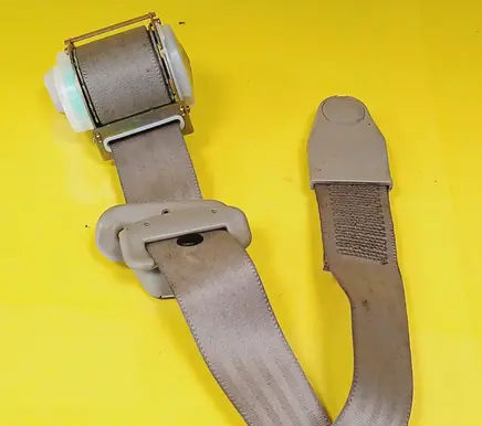 Rear seatbelt