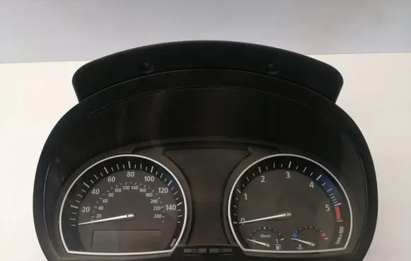 Speedometer (instrument cluster)