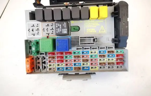Opel Zafira A Fuse box set 24412497
