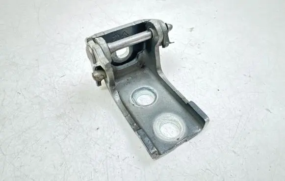 Peugeot 3008 I Front door upper hinge