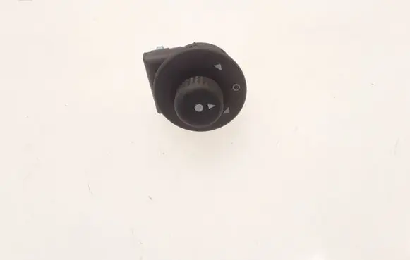 Citroen Xsara Picasso Wing mirror switch 185526