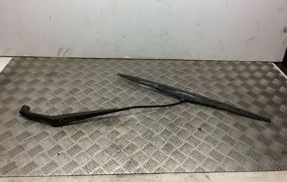 Mitsubishi Colt Windshield/front glass wiper blade 