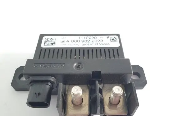 Mercedes-Benz E W212 Charging relay A0009822023