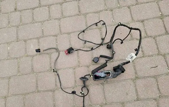 Opel Zafira C Front door wiring loom 13435960