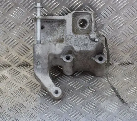 Volvo XC60 Engine mounting bracket 31401633