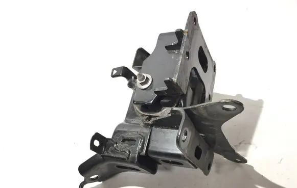 Toyota Yaris Engine mounting bracket