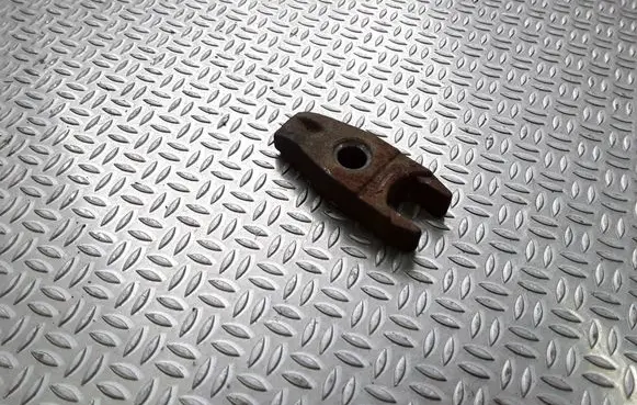 Peugeot 406 Fuel Injector clamp holder