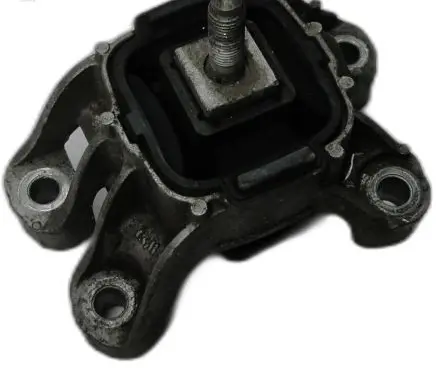 Engine mount vacuum valve
