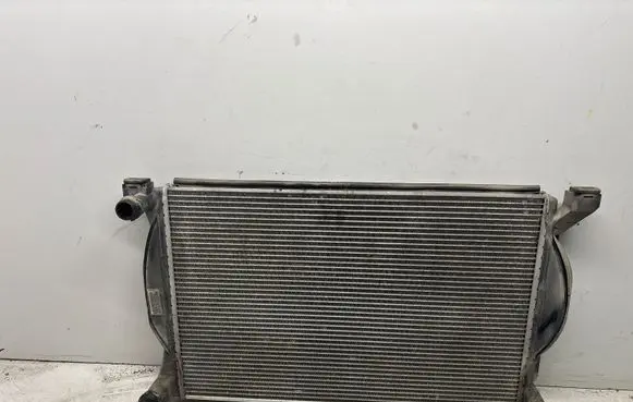 Audi A4 S4 B7 8E 8H Coolant radiator 8E0121251A