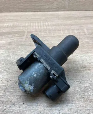 BMW 3 E36 Coolant heater control valve 8391418 1147412052